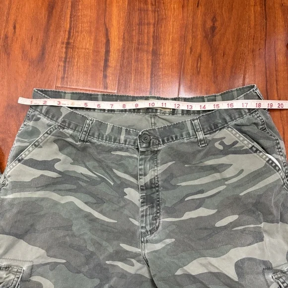 Wrangler Cargo Camo Pants Size 38x32 - Picture 10 of 12